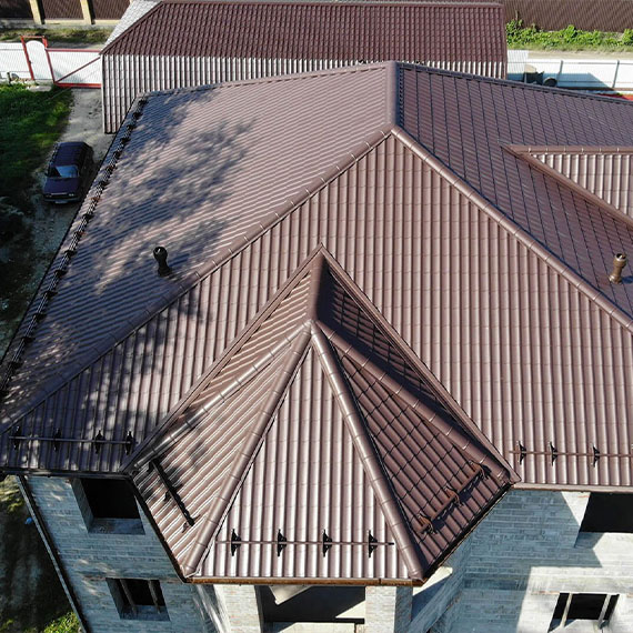 Монтаж сложной крыши и кровли в Андреаполе и Тверской области